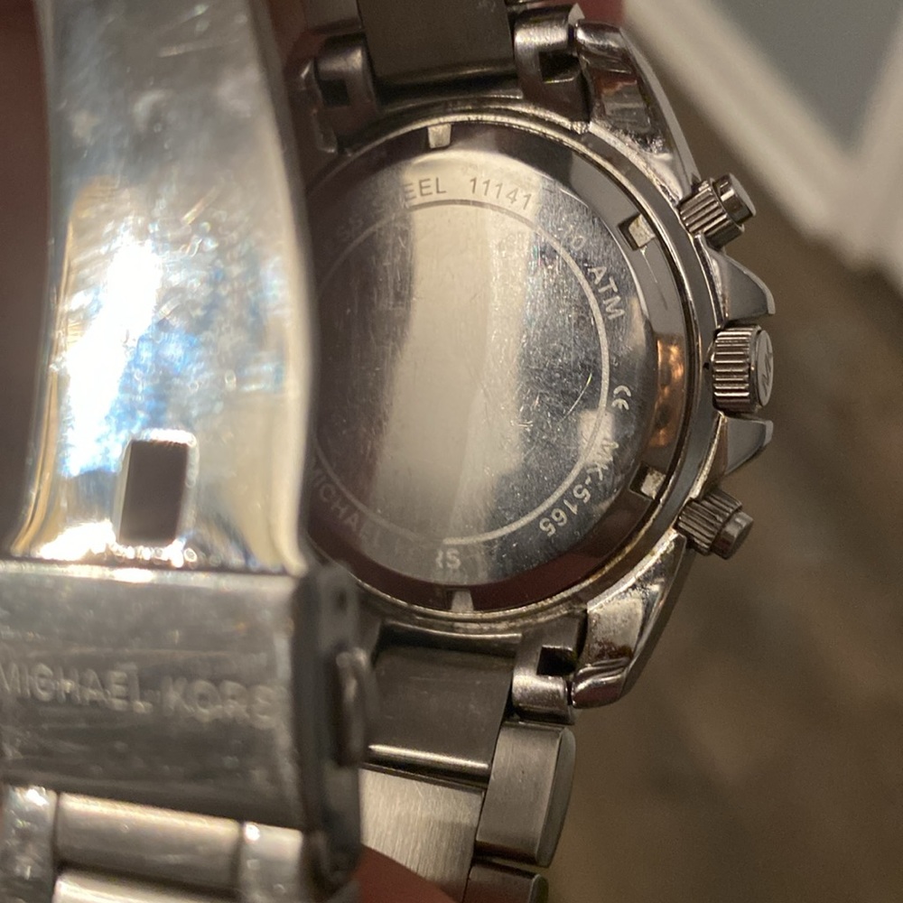 Micheal Kors Sliver with Crystal watch 39MM - Picture 9 of 10